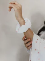 Bílá
