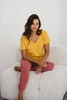 Těhotenská a kojící halenka M-Shirt s výstřihem do V, žlutá