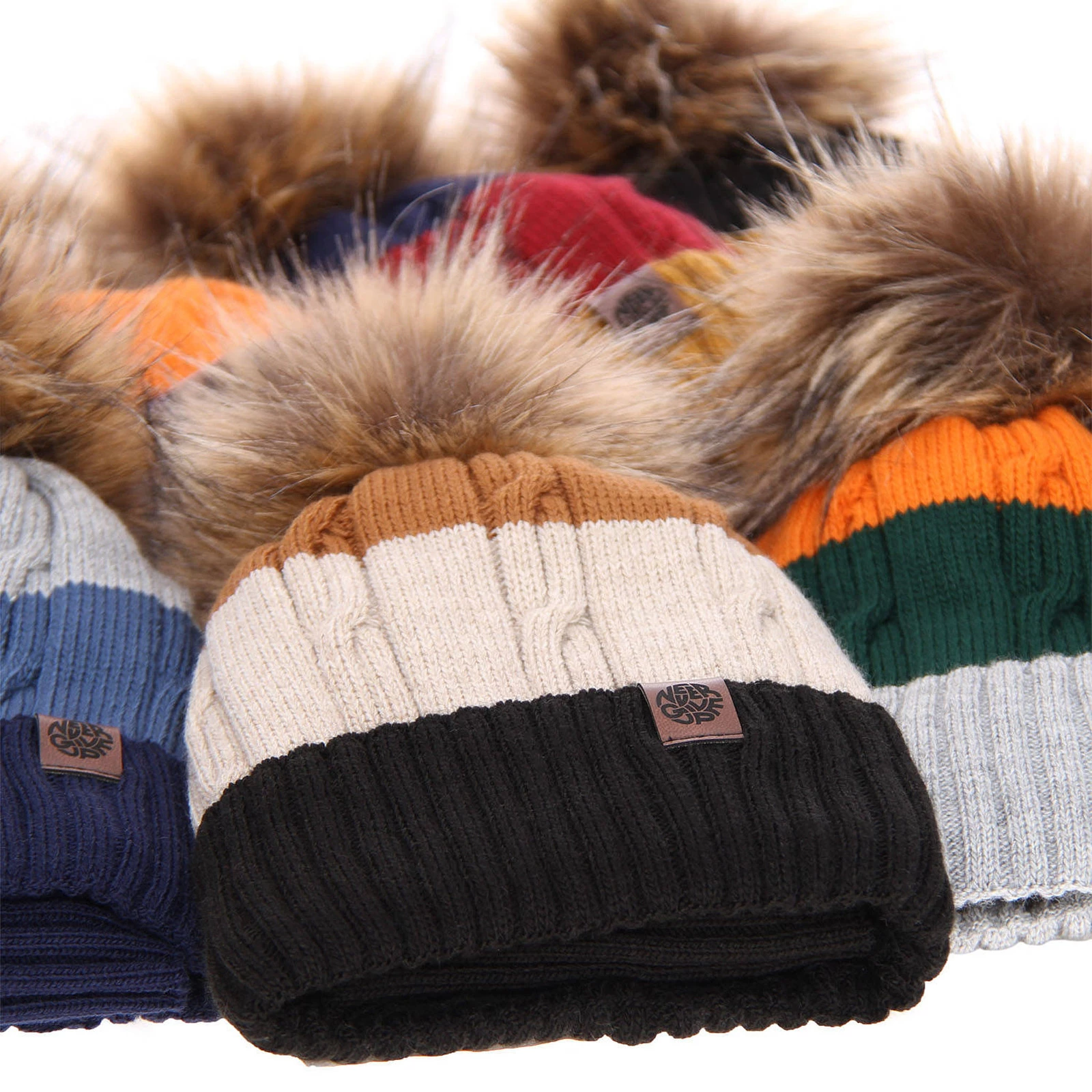 Komplet zimní chlapecký: čepice a tunel šedý s bambulí Karmel