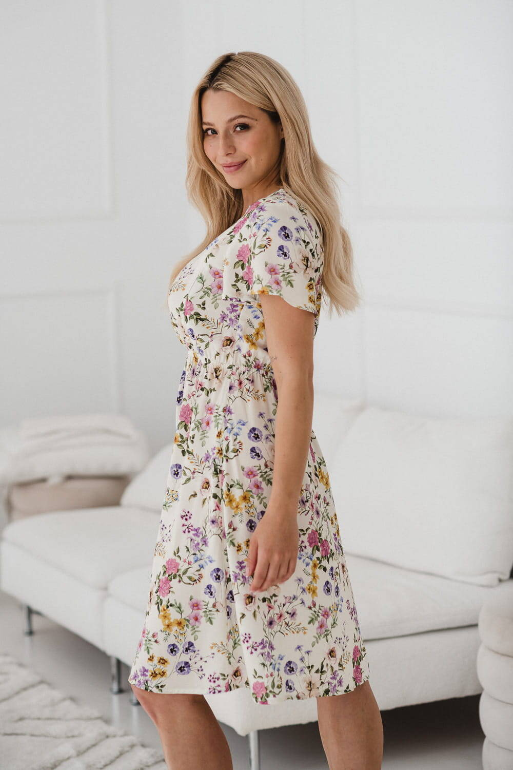 Lovely Dress těhotenské a kojící šaty, krátké rukávy, krémové s květinami