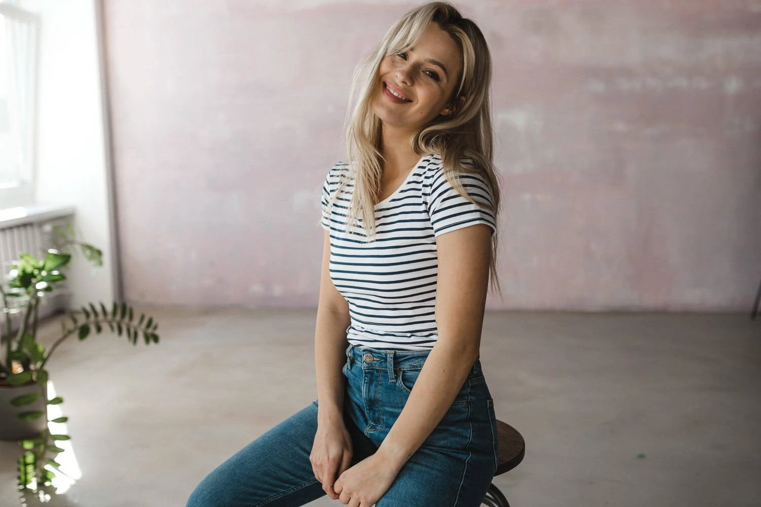 Těhotenská a kojící halenka Milk Shirt, krátký rukáv, s bílými a tmavě modrými pruhy