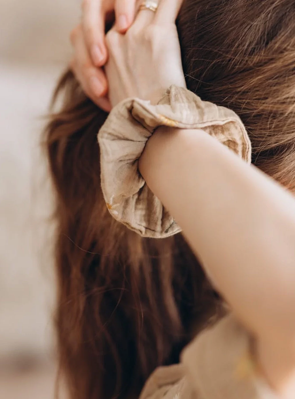 Mušelínová stuha do vlasů