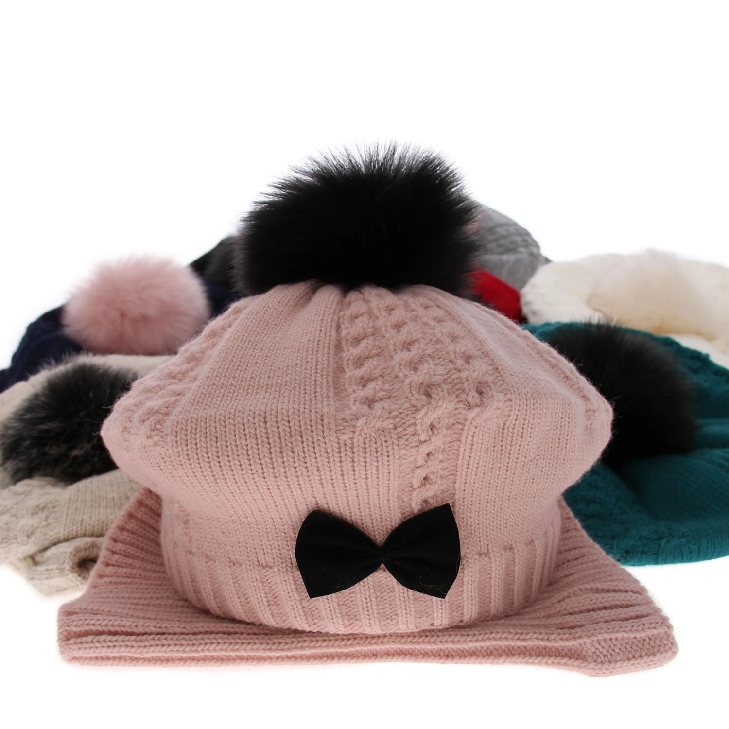 Komplet zimní dívčí: čepice a tunel růžový s bambulí Amora