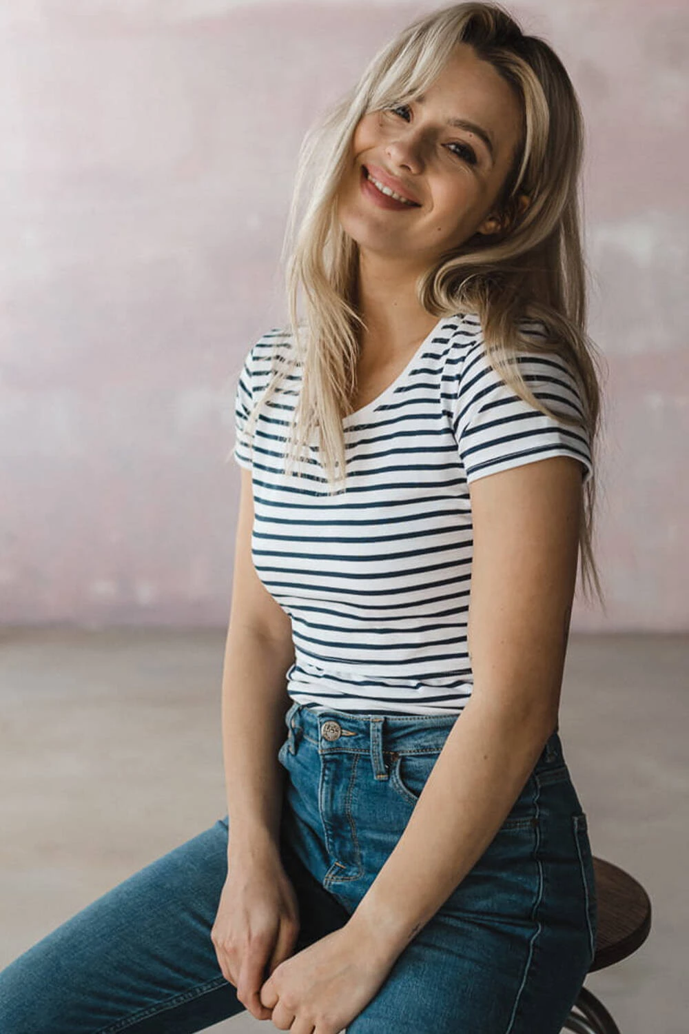 Těhotenská a kojící halenka Milk Shirt, krátký rukáv, s bílými a tmavě modrými pruhy