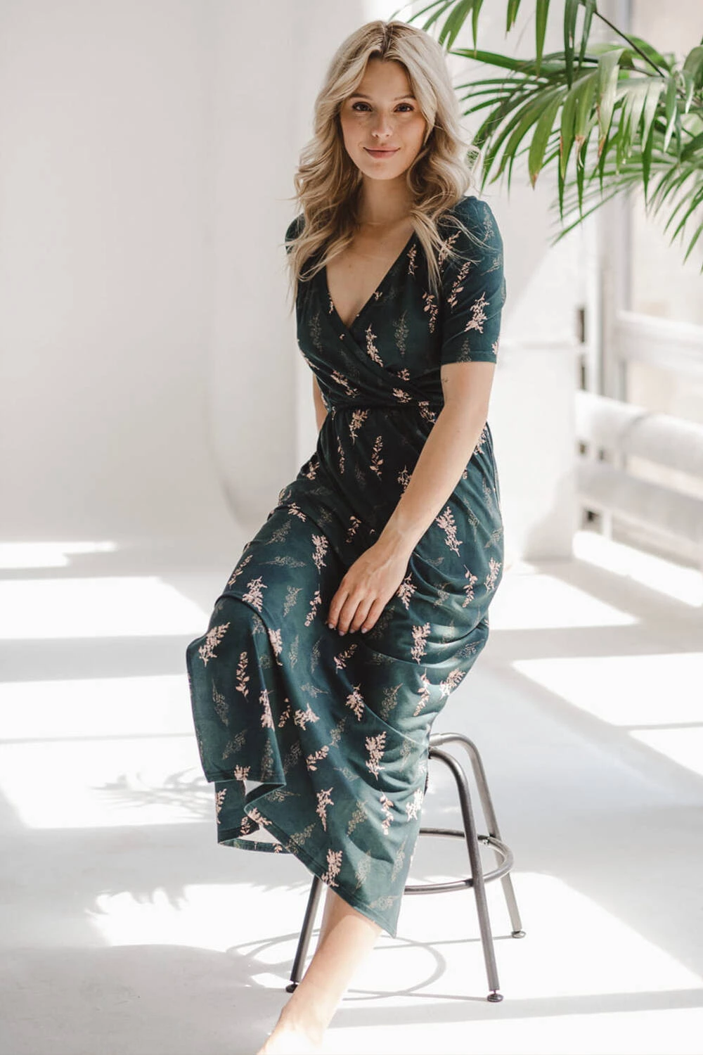 Two Ways LONG těhotenské a kojící šaty, lahvově zelené s větvičkami