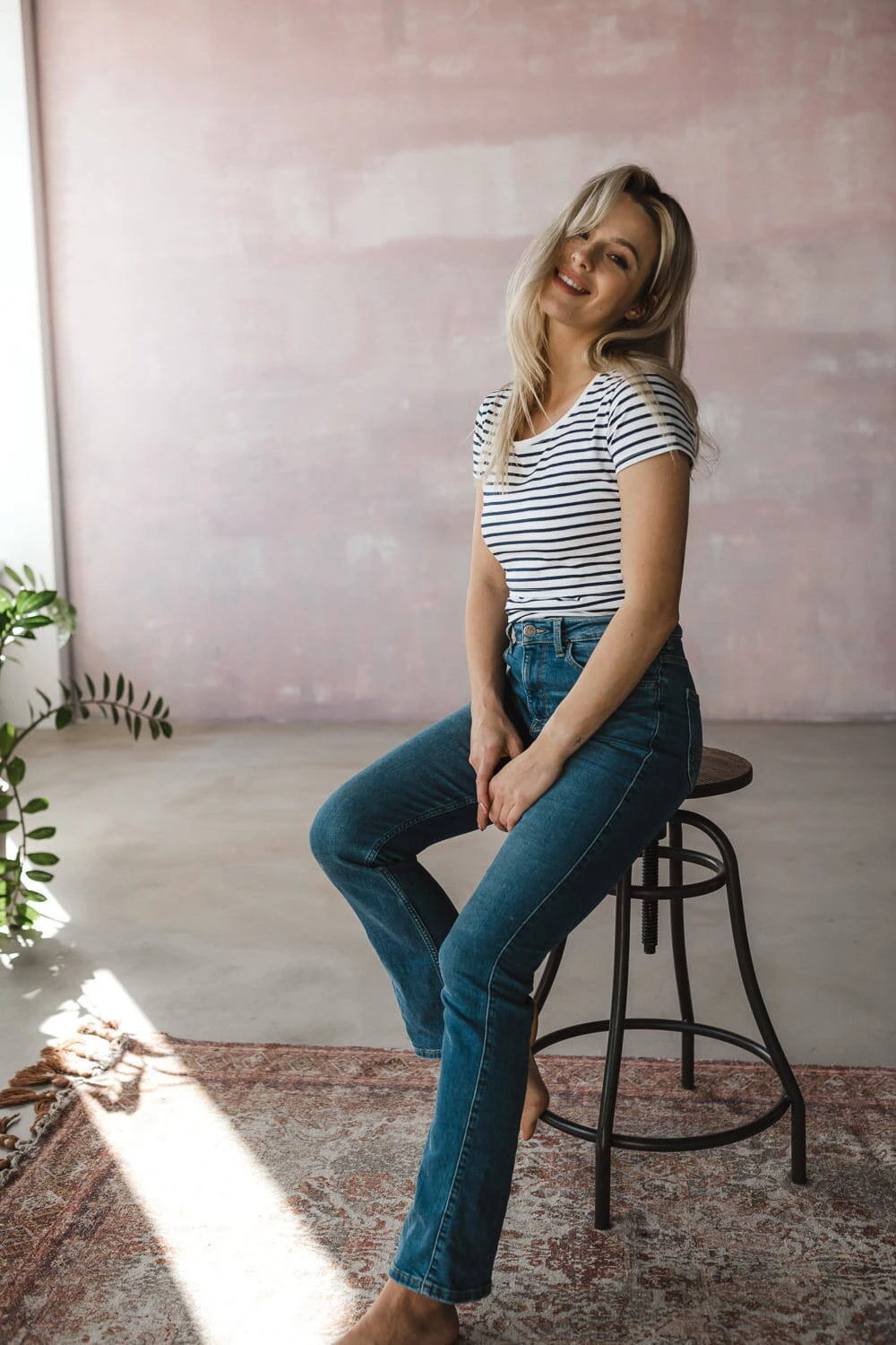 Těhotenská a kojící halenka Milk Shirt, krátký rukáv, s bílými a tmavě modrými pruhy